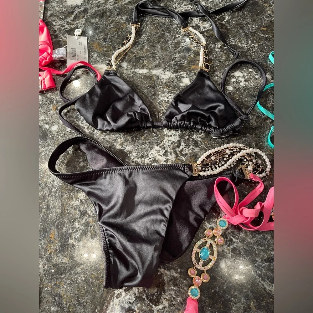 New with or without tags beach bunnies XL or L sizes have two small sets - Picture 13 of 17